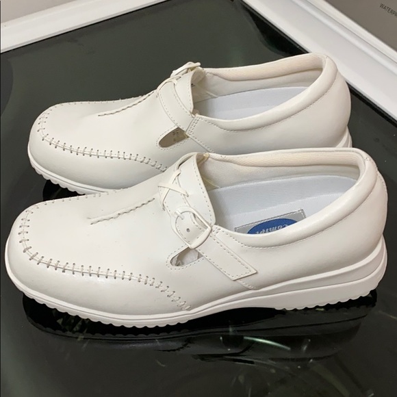 Nursing Shoes - Picture 2 of 5